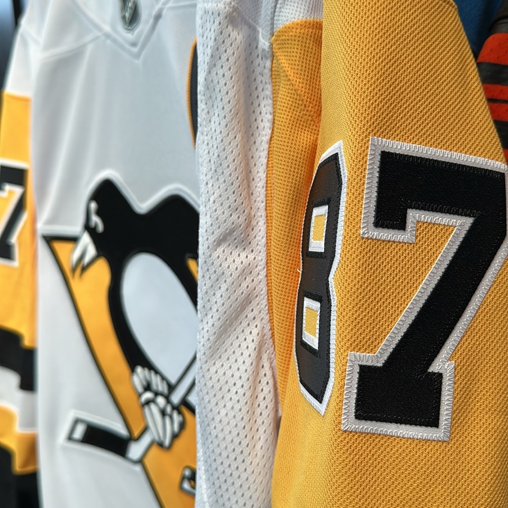 Sidney Crosby Pittsburgh Penguins Fanatics Away Premium Jersey - White - Picture 4 of 6